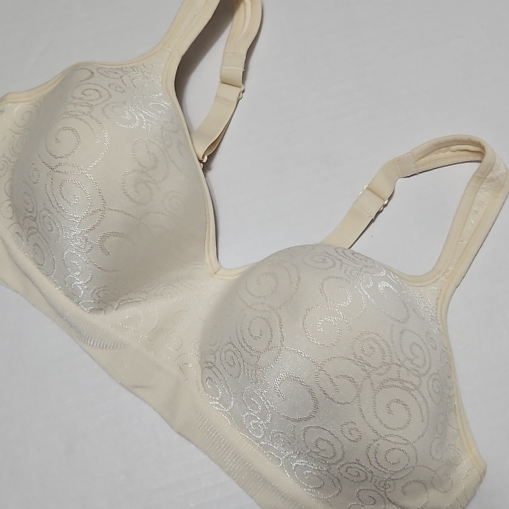Bali Cream Wireless Molded Pads Bra Size 42B - Picture 3 of 8